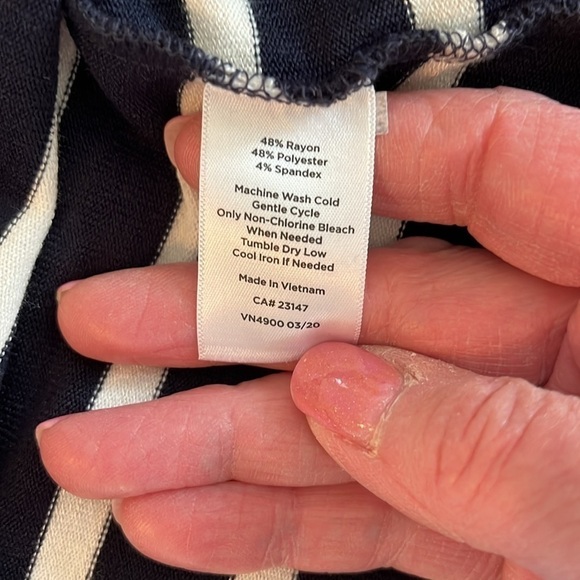 T By Talbots Women’s Black And Cream Striped Top Size Large NWOT - Picture 5 of 6